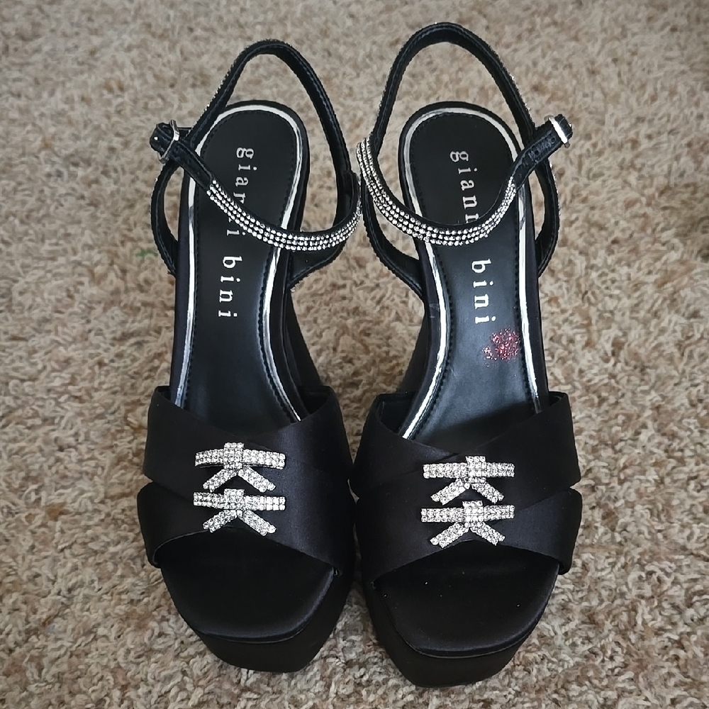 Gianni Bini Black Heels with Criss-Cross Detail